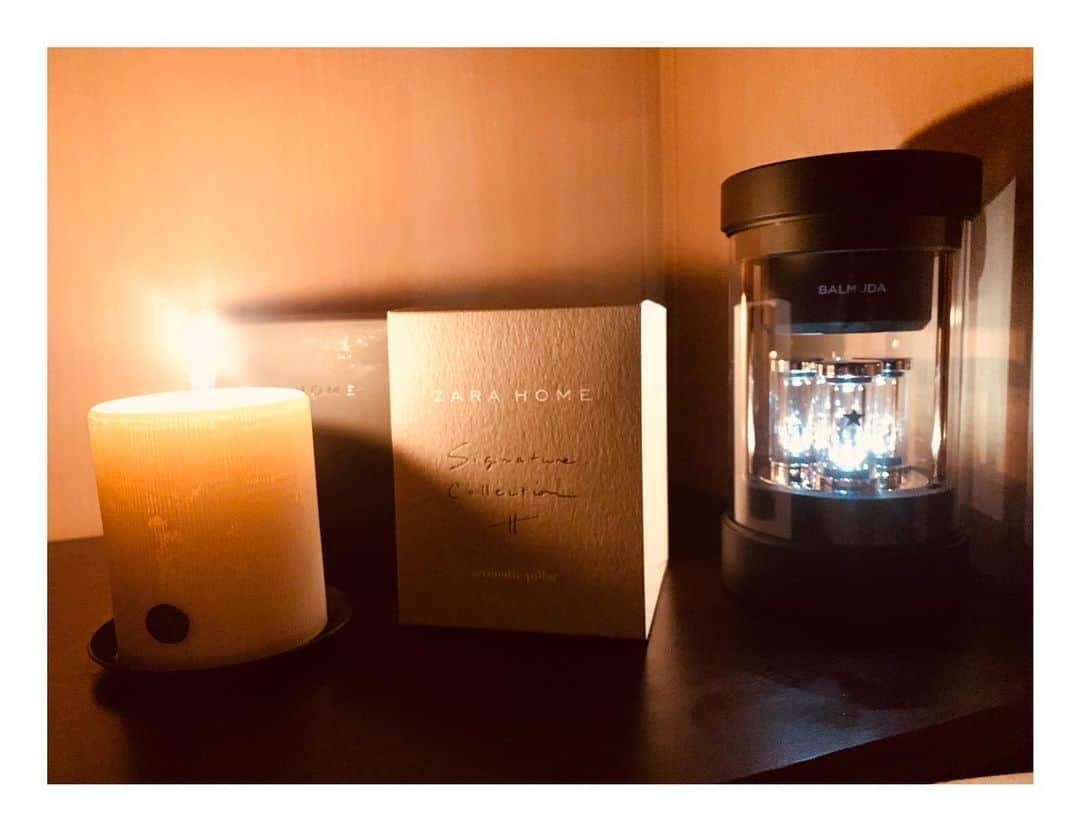 のインスタグラム：「ღ ・ ・ Relaxing with aroma candles. ・ ・ アロマキャンドルで 癒しのひととき。 ・ ・ 火の揺らぎには 癒しの効果があって アロマでリラックスもできる。 ・ ・ 最高です。 ・ ・ うたた寝しかけたんだけど 床が固くて… ・ なかなかどうして。 ・ ・ 来月の今日まで 「パトラッシュ……疲れたろう。 僕も疲れたんだ。なんだかとても眠いんだ……パトラッシュ……」 状態です。 ・ ・ #aroma #aromacandle #healing  #Healingeffect #candle #music  #キャンドル #アロマ #アロマキャンドル #キャンドルジュン #balmuda  #一ヶ月ベッド無し生活 #何故 #Twitter見てくれた人はわかる #Iwantfriendsfromdifferentcountries #Pleasegivemeamessage」