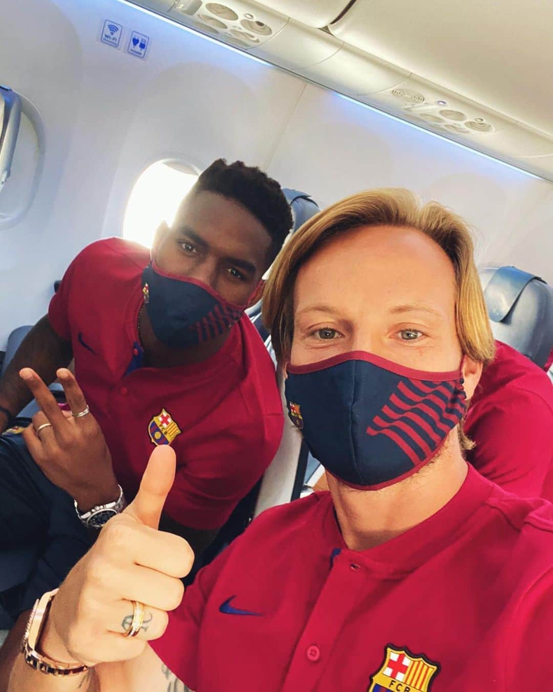 イヴァン・ラキティッチのインスタグラム：「Heading to Lisbon! Here we go @juniorfirpo3 ! ✈️🤙🏼 #ivanrakitic #championsleague #fcbarcelona」