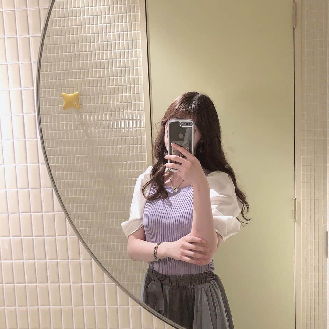 日下部美愛のインスタグラム：「腕の線は傷でもなんでもなくてただの机の跡  #青山カフェ #ラデュレ青山店 #ラデュレ #photo #japan #model #me #hair #fashion #fashionblogger #makeup #selfie #followme #instagood #camera #instadaily #dailylook #한국 #맞팔 #사진 #데일리 #데일리룩 #인스타사진 #인스타그램 #일본인 #패션 #韓国カフェ #韓国コーデ」