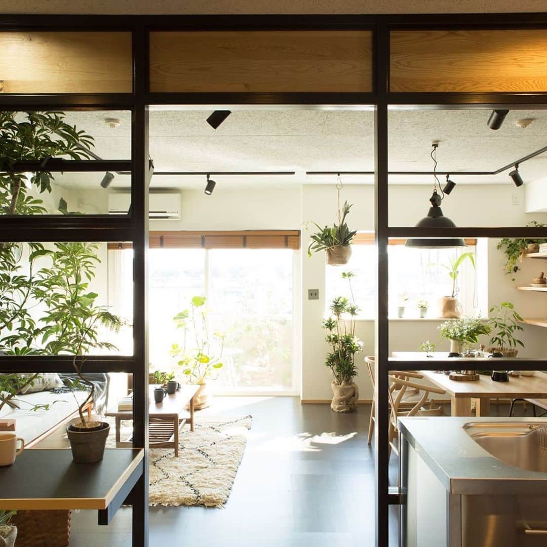 のインスタグラム：「・ AM6_GREEN ・ ・ 最新イベント&店舗情報はプロフィールをチェック▽ @orangehouse_tokyo ・ ・ サブアカウント▽ @orangehouse_editors ・ ・ #オレンジハウス #オレンジハウス静岡 #オレンジハウス東京 #新築住宅 #新築戸建 #新築マイホーム #住宅デザイン #リノベ #施工事例 #ダイニング #dolive #am6」