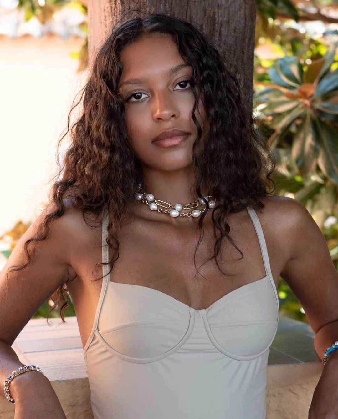 ダニジョーのインスタグラム：「Pretty in Pearls 🥥 @lisecnp in the Chloe necklace and Cher bracelet #dannijogirls」