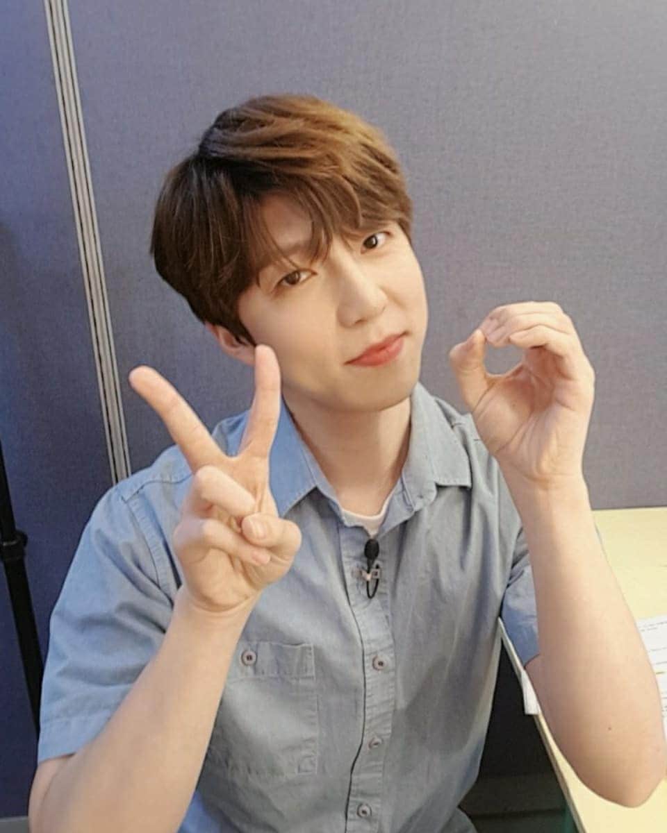 U-KISS（ユーキス）のインスタグラム：「[#수현] 키스미💋 잠시 후 갤럭시 라이브 퀴즈쇼에 수현오피피에이가 게스트로 출연합니다 💕 아래 링크를 통해 함께하실 수 있어요  ▶https://youtu.be/FTNZ0CzMrjI  #유키스 #UKISS  #SOOHYUN #수현oppa #삼성갤라쇼 #갤럭시_라이브_퀴즈쇼」