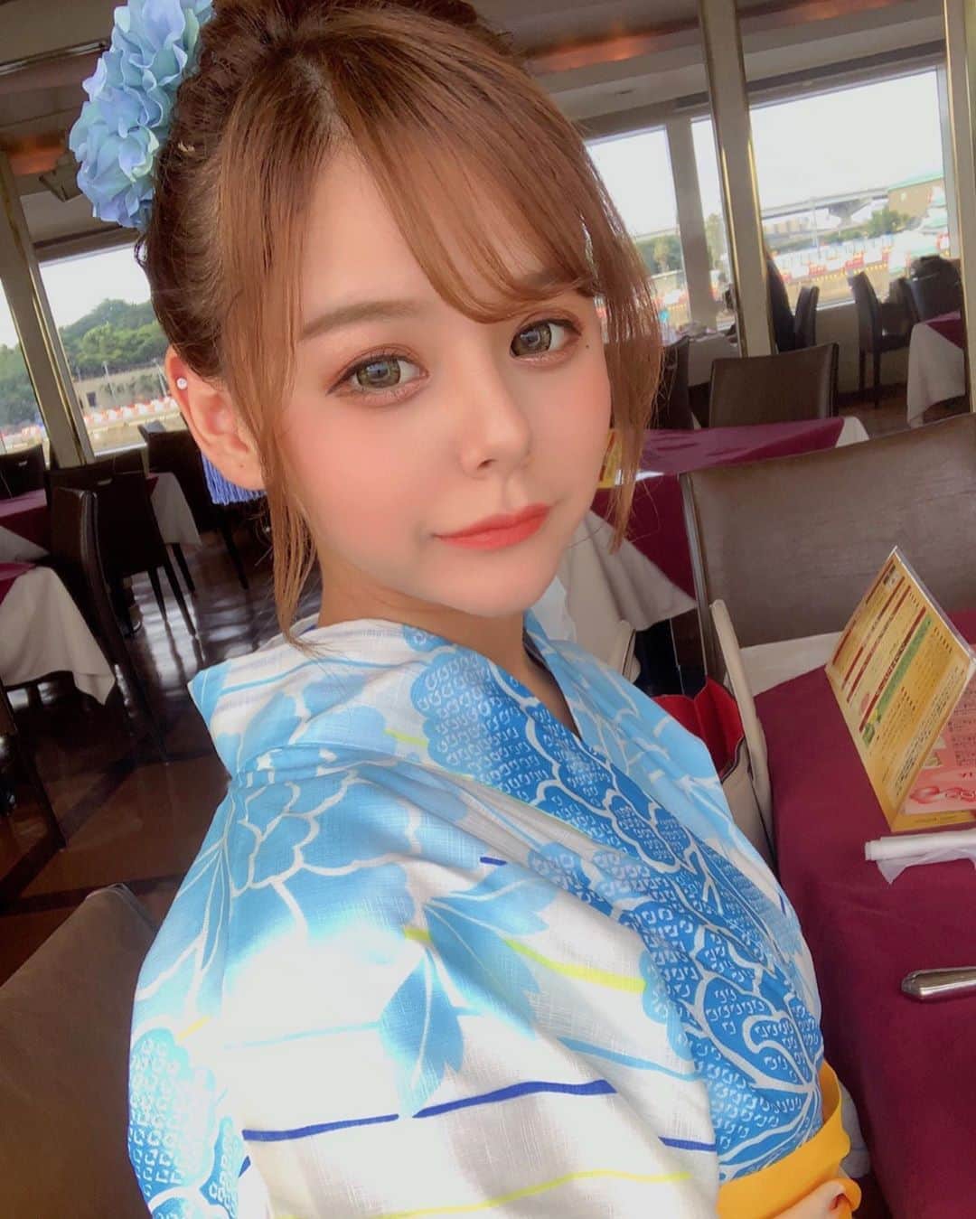 MIAのインスタグラム：「水色の浴衣可愛いすぎ〜👘💙 今年着れないと思ってたから嬉しい 🥺💟 . . . #キャバ嬢 #キャバクラ#ハーフ #歌舞伎町 #すすきの#ミナミ #中洲 #プリント倶楽部 #プリクラ #浴衣 #ロング #エクステ #ダンサー  #ショーパブ  #プリティーウーマン #プリティーウーマンみあ」