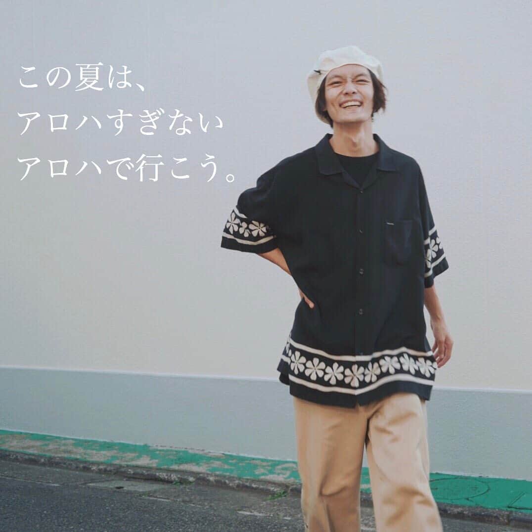 長坂 睦生のインスタグラム：「(クレジット→→→) アロハ🤘🏻🤘🏻🤘🏻って感じの﻿ アロハシャツがあまり得意じゃないのだが﻿ みつけた瞬間これだ！！と思って購入。﻿ 実はold guessなのもめちゃくちゃ推せる。﻿ 帽子は大好きなオーストリアのブランド。﻿ 旅行で出会ってから日本での受注会でもオーダー。﻿ 下はベージュでまとめたよ。﻿ 久々にファッション楽しんだ✌︎﻿ #MUHLBAUER #TUNAGIJAPAN #oldguess #guess #converse」