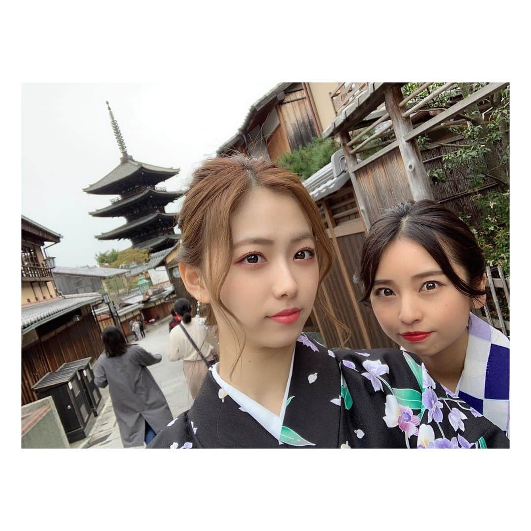 森田彩花さんのインスタグラム写真 - (森田彩花Instagram)「飽きずに見て🥺🥺？？ ． 滅多にない笑ってる写真もあるよん🤭 この時ほんま撮りすぎた🤣🤲 んで載せるの遅いねんゆーて😙笑 髪型もおしゃんでしょ💁🏼‍♀️♡  ． #京都 #京都観光 #着物 #りなてぃん」8月13日 21時19分 - ayaka_morita0529