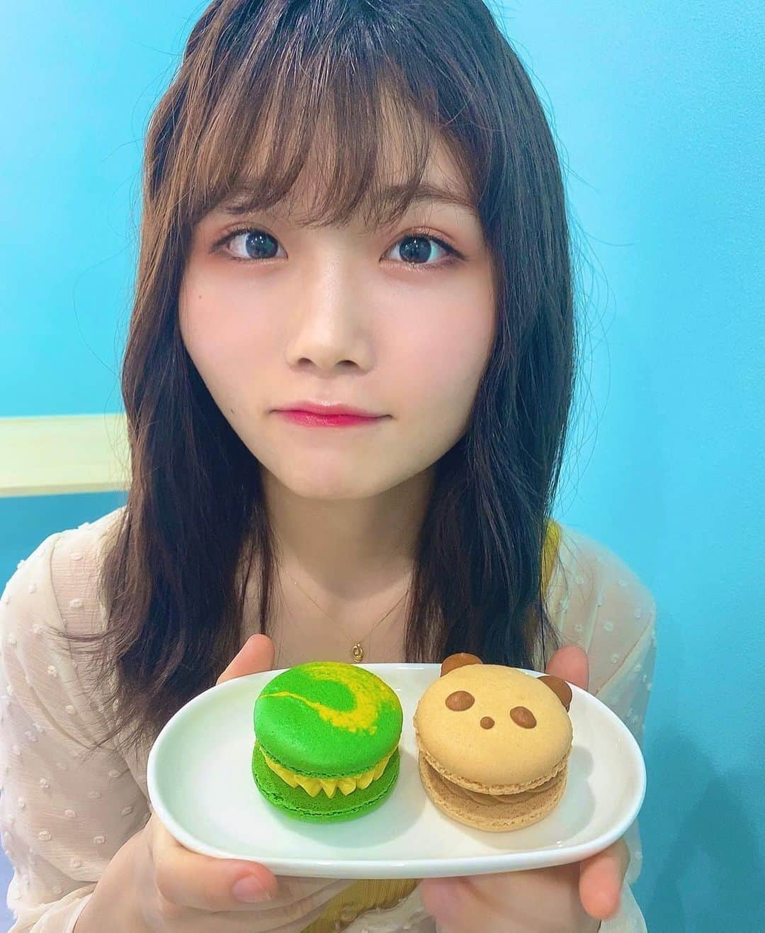 秋吉優花さんのインスタグラム写真 - (秋吉優花Instagram)「ずっと行きたかったお店！ 美味しかった☺️💗 . #写真撮る時よこ見がち #目線の先には #はるたん #ゆりや #薬院カフェ #薬院グルメ #天神カフェ #福岡カフェ #マカロン専門店 #マカロン #シュガーマジョのマカロン #ナチュラルメイク #ナチュラルヘア #イエベ春 #追記 #今日パーソナルカラー診断行ってきたんですけど #イエベ秋 #寄りの？秋に近い？イエベ春だった #たのしかった」8月13日 21時19分 - akiyoshi_1024