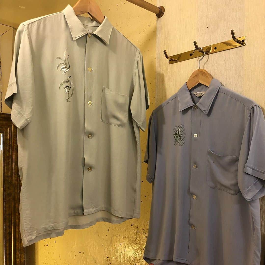 NUTTY Vintage&Collectibleのインスタグラム：「🐠RECOMMEND VINTAGE🐠  ☑︎vtg 50's men's embroidered shortsleeve shirts  今夏イチオシの刺繍シャツ！ 一見シンプルではありますが、とろみのあるしなやかなボディに、胸元にはそれぞれ魚と鶴の刺繍が。 どこかコミカルなムードがたまりません。 襟芯入りで、襟の形がぱりっと維持するのも嬉しいポイントです。  ＊16日まで10%OFFでお買い求めいただけます＊ 今夏だけの特別なセールとなりますので、是非ご利用くださいませ。  🌈❤️Special Thanks❤️🌈 〜2020 Summer〜 ▷▷8/8(sat)〜8/16(sun) 9日間限定◁◁ 🔻店内USED&VINTAGEアイテム  【全品10%OFF】 --セール対象外のアイテムも全品10%OFF-- 🔻さらにONLINE STORE掲載アイテム 【全品10〜50%OFF】&送料無料 ※オリジナルアイテムなどを含む一部除外品あり ※GLAZE KOHL商品は対象外となります」