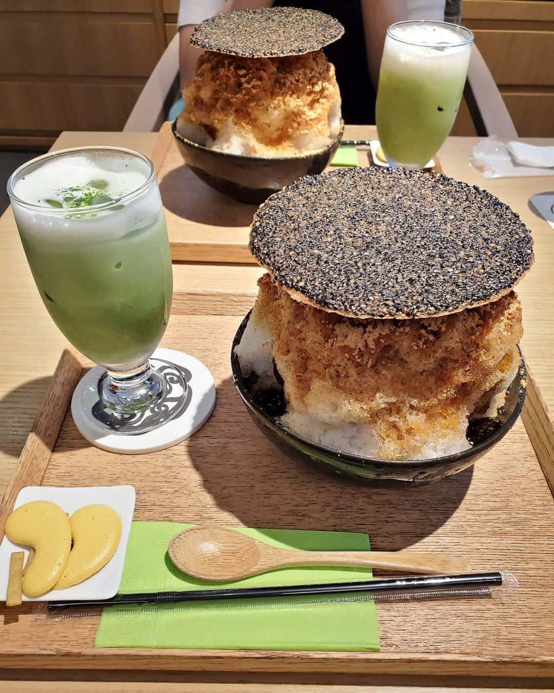 小谷津友里さんのインスタグラム写真 - (小谷津友里Instagram)「こんばんは🌙 夏らしいこと🍧 昨日食べたかき氷 ♪  短い時間だけど 外出してお喋りして 美味しいもの食べて幸せ👼❤️ あゆありがとう～😆  #かき氷 #きなこ #抹茶スイーツ #黒蜜 #こやゆりフード #カフェ巡り #japanesefood #抹茶 #delicious #スイーツ好き #かきごおりすと #胡麻 #和スイーツ #カフェ好き #黒蜜きなこ」8月13日 21時21分 - yurikoyatsu