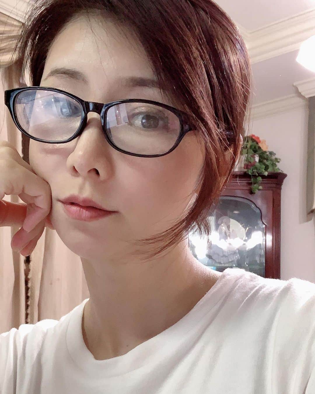 水谷雅子さんのインスタグラム写真 - (水谷雅子Instagram)「夜になると目がかすむ。 こればっかりはどうしようもないですね💧 そろそろまた眼鏡を作りに行こかなぁ🤓✨ #目がかすむ#50を過ぎたら#老眼 #眼鏡 #水谷雅子#水谷雅子beautybook50の私」8月13日 21時25分 - mizutanimasako