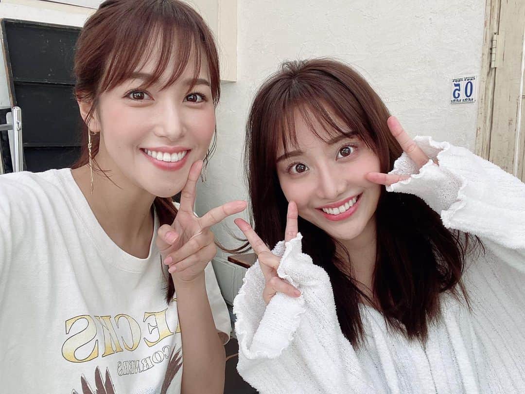 鷲見玲奈さんのインスタグラム写真 - (鷲見玲奈Instagram)「. 今日は久しぶりに柴田阿弥ちゃん(@ayashibata0401 )に会えました💛🧡 . インスタLIVEを覗いていたり、LINEでやり取りしていたからか、あまり久しぶりな感じがしておらず、このテンション。笑 . 競馬中継の引き継ぎの時が初対面でしたが、最初からオッズ読みや尺管理ができていた上に、トークにも余裕があって、とても驚いたのを今でも覚えています✨ . 当時から礼儀正しくてしっかりした子だなぁという印象でしたが、それは今でも変わらず🌸 . またゆっくり会えるタイミングで、色々とお話しできたらなぁと思いました🐰🤍 . . #柴田阿弥 ちゃん #セントフォース #ウイニング競馬 #ぼちぼち の汎用性の高さたるや」8月13日 21時43分 - sumi__reina