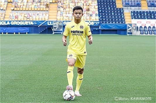 サッカーキングさんのインスタグラム写真 - (サッカーキングInstagram)「. 入団会見でユニフォーム姿お披露目 . 📷Photo by @mutsukawamori  . #久保建英 #takefusakubo  #ビジャレアル #villarreal  #ラリーガ #LaLiga #football #futbol #サッカー #⚽️ #サッカーキング」8月13日 21時49分 - soccerkingjp