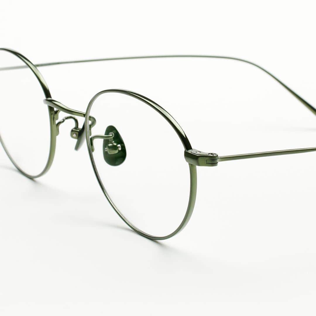 JINS公式さんのインスタグラム写真 - (JINS公式Instagram)「Fashion✖️Function-All titanium-  MTF-20S-264_¥12,000＋税 . . #jins #jins_global #jins20ss #eyewear #glasses #optical #sunglasses#サングラス#ジンズ #メガネ #めがね #眼鏡 #JINSメガネ #ジンズメガネ #👓#メガネ好き #眼鏡好き #めがね好き #アイウェア #eyeglasses #メガネ女子 #メガネコーデ#🕶#夏コーデ」8月13日 21時49分 - jins_japan