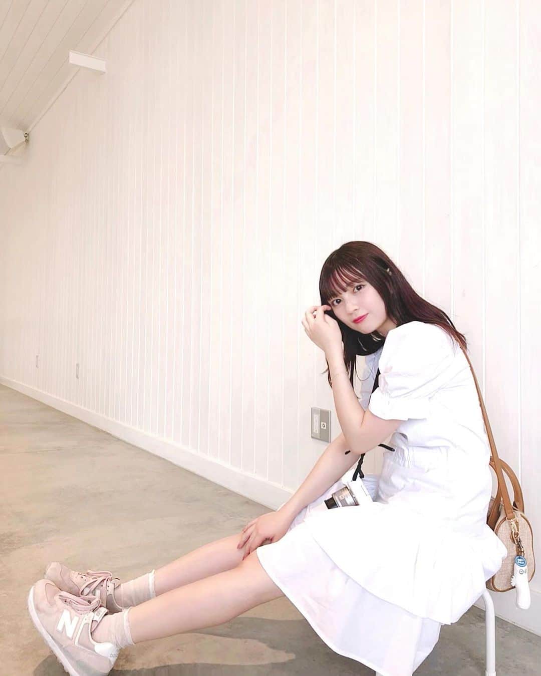 廣川奈々聖さんのインスタグラム写真 - (廣川奈々聖Instagram)「写真撮りにどこか出かけたいな〜🐈☀️﻿ ﻿ バッグにニョロニョロついてる¨̮﻿ ﻿ ﻿ ﻿ ﻿ #moominvalley#moominvalleypark#ムーミンバレーパーク#メッツァビレッジ#メッツァ#カメラ女子#newbalance#スニーカーコーデ#ホワイトコーデ」8月13日 21時52分 - nanaseven7_u_u
