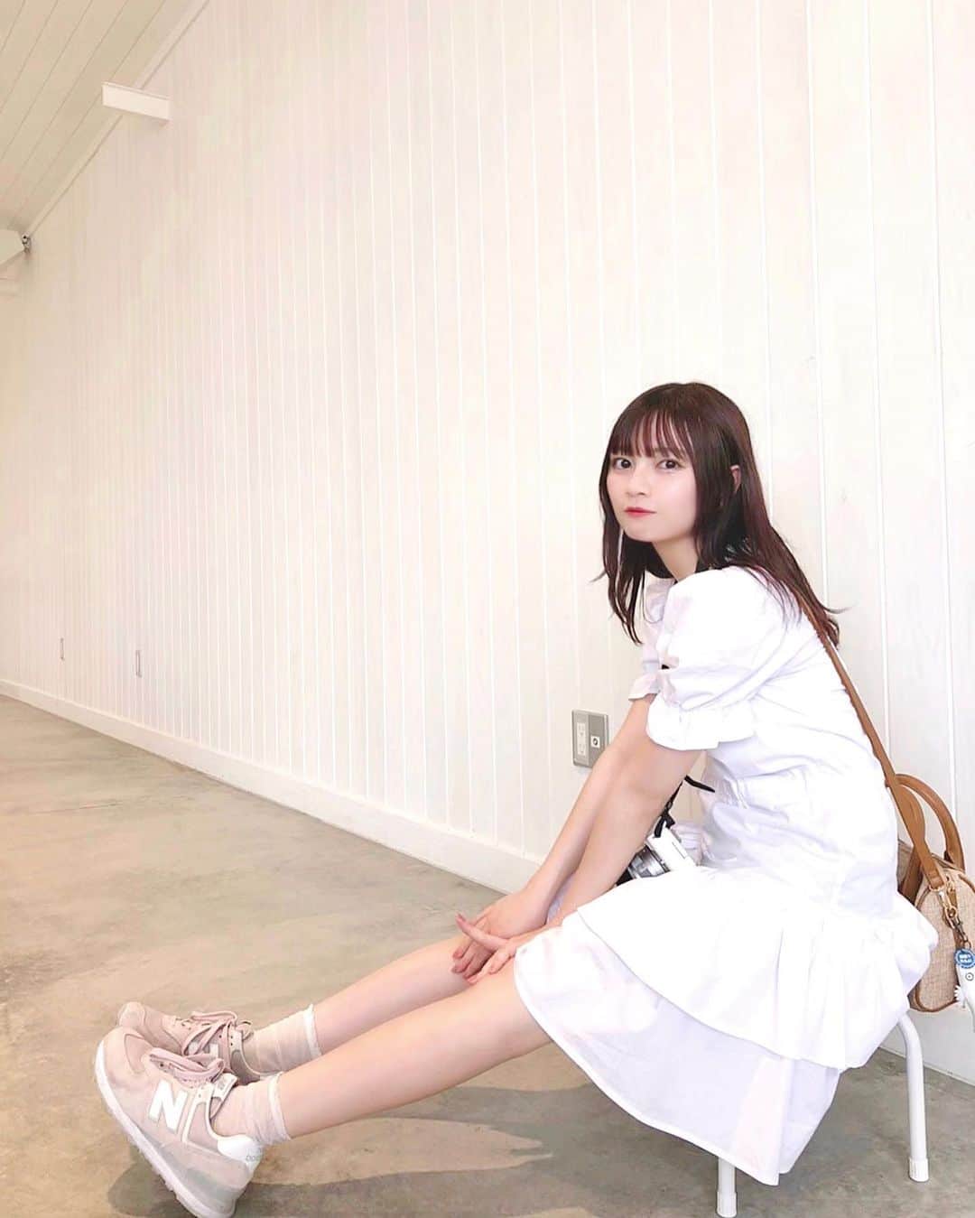 廣川奈々聖さんのインスタグラム写真 - (廣川奈々聖Instagram)「写真撮りにどこか出かけたいな〜🐈☀️﻿ ﻿ バッグにニョロニョロついてる¨̮﻿ ﻿ ﻿ ﻿ ﻿ #moominvalley#moominvalleypark#ムーミンバレーパーク#メッツァビレッジ#メッツァ#カメラ女子#newbalance#スニーカーコーデ#ホワイトコーデ」8月13日 21時52分 - nanaseven7_u_u
