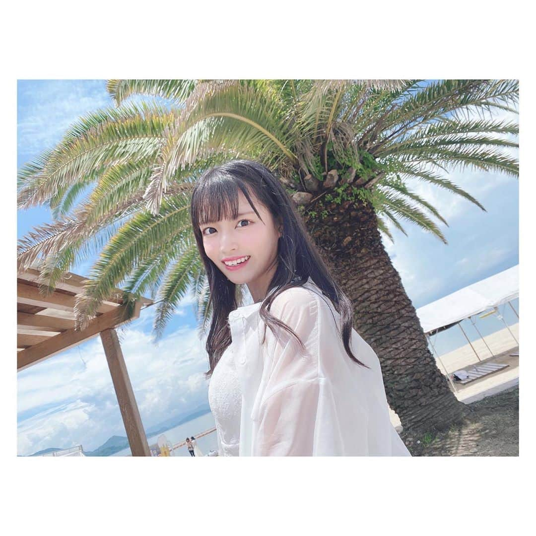 岩田陽菜さんのインスタグラム写真 - (岩田陽菜Instagram)「ハワイ来た！🌴🐬🌺﻿ ﻿ 嘘。。🥺﻿ ﻿ でも、めっちゃぽいよね！☺️﻿ ﻿ #heather#tops#skirt#majesticlegon#shoes#niceclap#海#sea#夏#summer#空#sky#綺麗#summerfashion#シアーシャツ#レースキャミ」8月13日 21時54分 - hina_naso_stu48