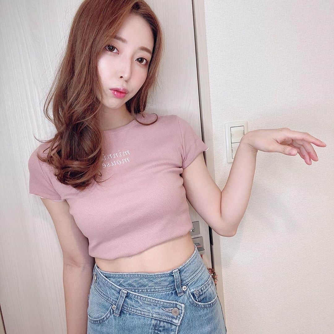 のインスタグラム：「. . . . お家帰って来て、気がついたらこんな時間まで寝ちゃってた、、🧸⭐️ . 夜眠れるかしら…⸜( ⌓̈ )⸝ . . とりあえずこれから筋トレ頑張る💪✨ . . #おやすみなさい #筋トレ #workout #筋トレ女子 #ダイエット #diet #筋トレダンス #やってます #楽しくダイエット」