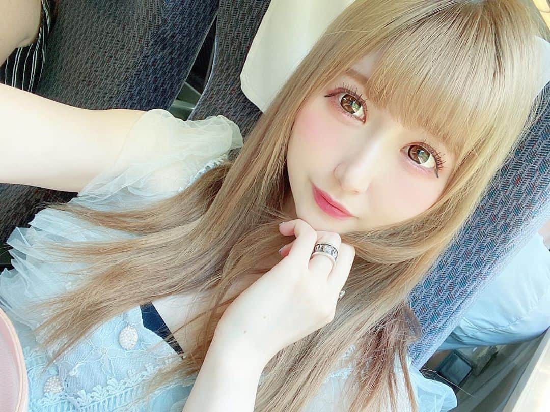 のインスタグラム：「伊豆急行線の旅‪𓂃 𓈒𓏸◌‬ * * #伊豆急 #伊豆旅行 #伊豆 #白浜 #白浜旅行 #夏 #夏コーデ #海 #国内旅行 #旅行好きな人と繋がりたい #自撮り女子 #自撮り #自撮り界隈 #被写体 #メイド #コンカフェ #アイドル #セルカ #韓国ファッション #水色 #水色コーデ #ハイトーンカラー #透明感メイク #美男美女と繋がりたい #お洒落さんと繋がりたい #japanesegirl #maid #followforfollowback #いいね返し #フォローミー」