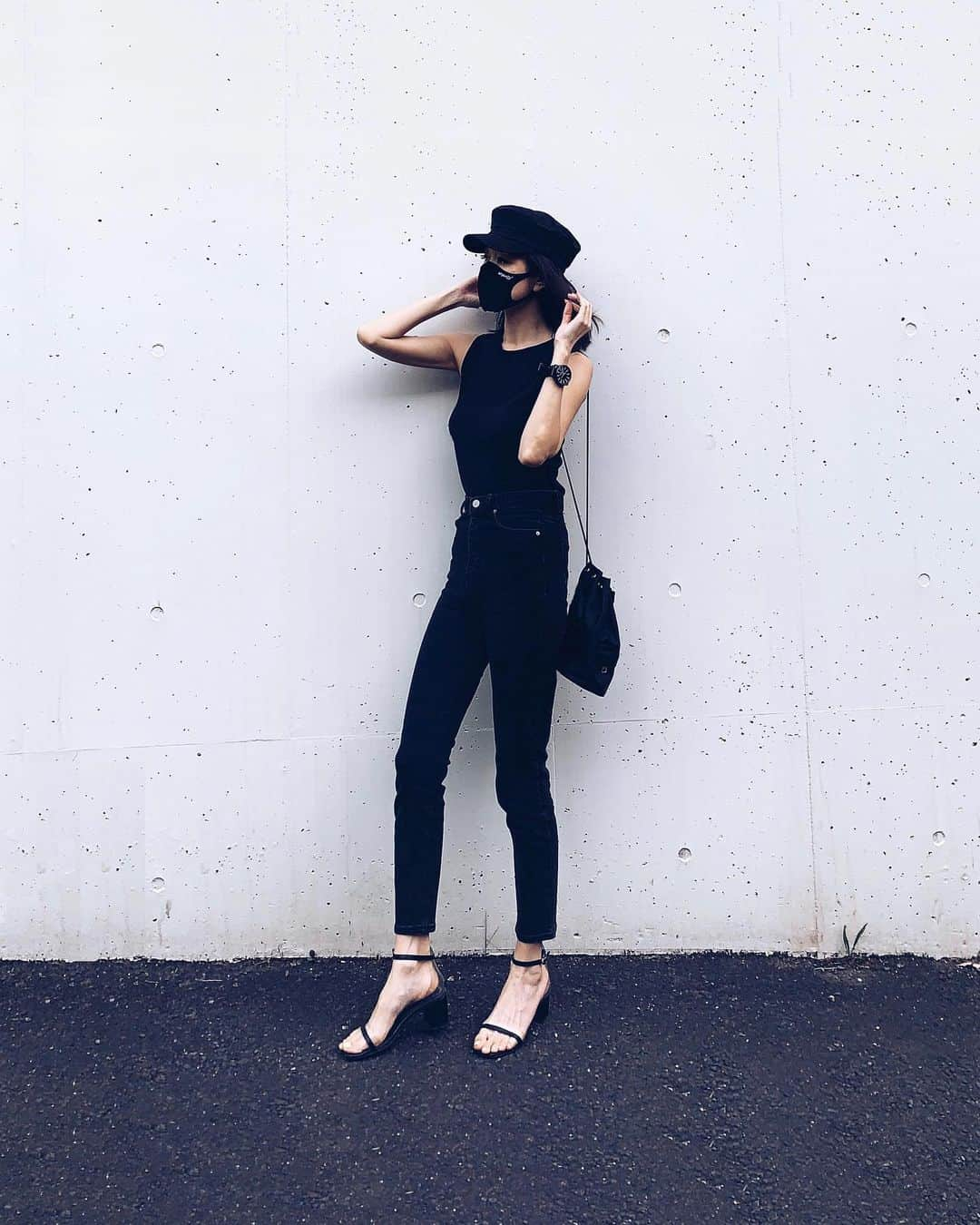 ALISA MATSUMURAさんのインスタグラム写真 - (ALISA MATSUMURAInstagram)「Style:) keep it simple…😎 . SUMMER BLACK🖤🖤 （サングラス忘れてそのままマスク着😷👍） . 最近暑すぎて…夏バテならないように 気をつけていたけど夏バテかもなぁ😇💦 . 皆さまもお気をつけください🙏❤️ . お盆実家帰りたかったなー😩 . お疲れさまでしたー☕️♫ . #RULAHコーデ#RULAH_official#オールブラックコーデ#ブラックコーデ#シンプル#シンプルコーデ#カジュアル#ハイウエストスキニー#ブラックスキニー#す」8月13日 22時16分 - alisa_raw