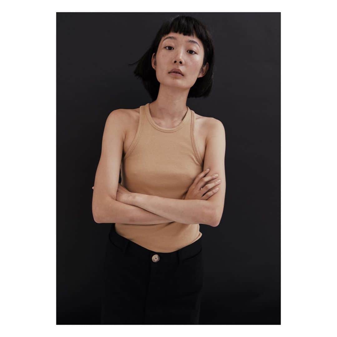 のインスタグラム：「Mine ☀️ @maojingjing193  Ballet dancer going for khaki tanktop & ulrika pants #artistatwork #tanktopweather #simpleluxary #rikastudios #augustwardrobe」