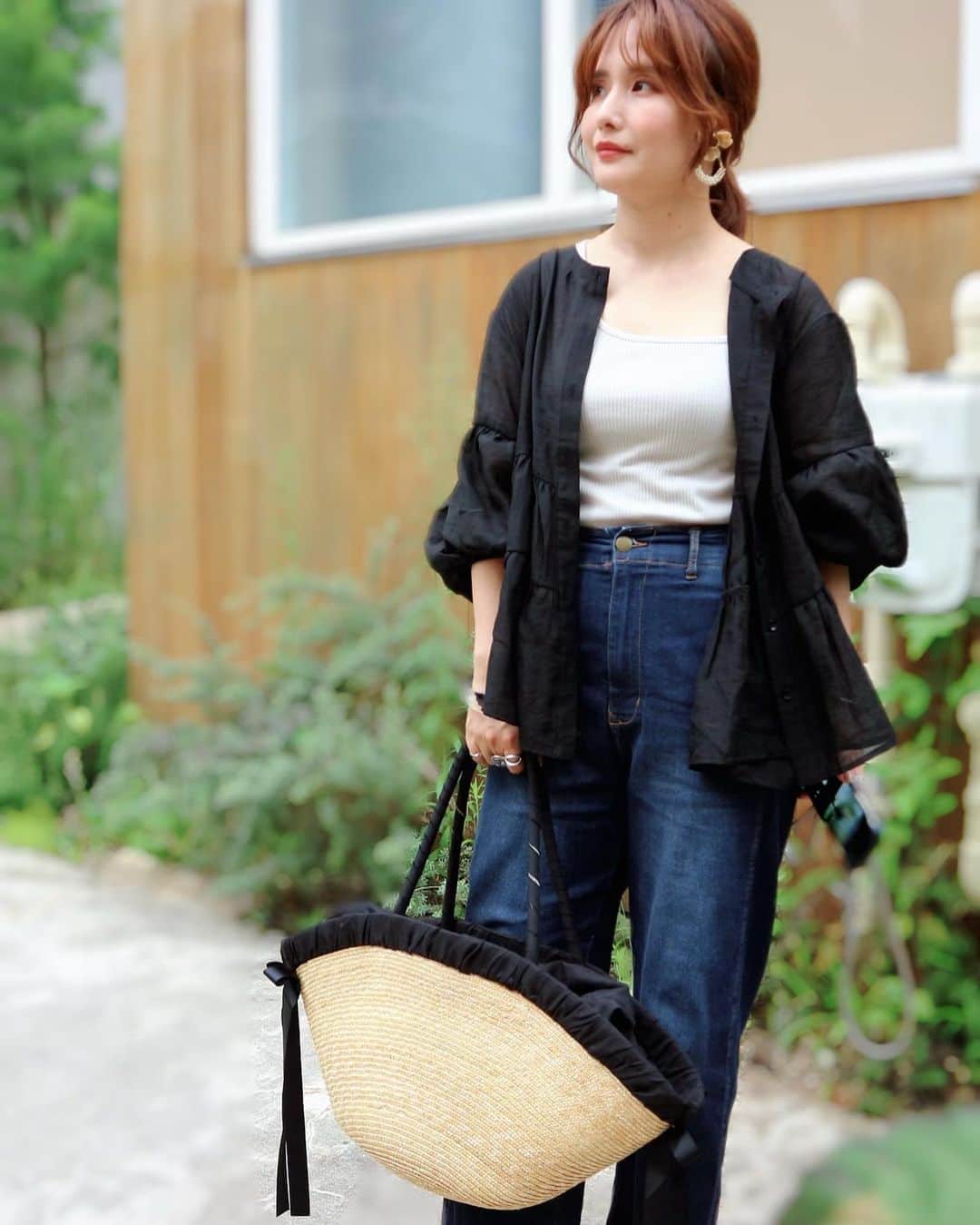 のインスタグラム：「‥ いつかのお仕事服。 ずっと気になってたティアードブラウスをGET。この日はバック以外【神戸レタス(@kobe_lettuce )】でした。 ∵ ∵ #kobelettuce #神戸レタス #いつコ#ママコーデ #ママファッション #大人ファッション #30代コーデ #アラフォーコーデ #お仕事コーデ #大人可愛い #ミヤマリ #vocest #vocemagazine #美容ブロガー #インフルエンサー #超未熟児ママ #ママ #ワーママ #ワーママコーデ #男の子ママ #mamagirl #おしゃれさんと繋がりたい #男の子ママと繋がりたい　 #レタラー #トップス (C4707) (C4694) #サンダル (I2084) #レタラーさんと繋がりたい #神戸レタス購入品」