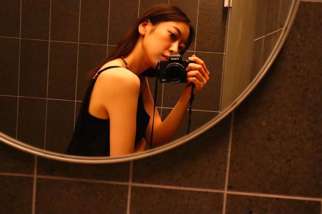鮎川桃果のインスタグラム：「今夜も寝苦しい夜かもね🌜 a night uneasy to sleepy  #鮎川桃果」