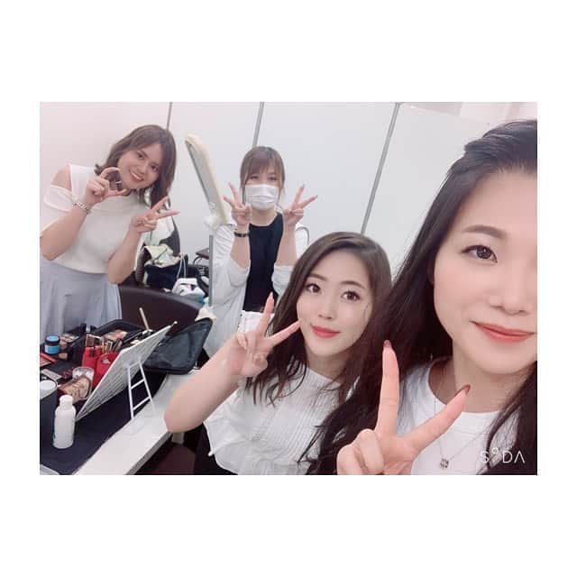 神原美香さんのインスタグラム写真 - (神原美香Instagram)「. . 先日MaHaLoのスタッフ写真の撮影をしました📸♥️ コロナ休業前から彩と話してて無事実行できました😊 ヘアメイク・メイク▶︎ @aya.hairmake  カメラ▶︎ @_toki_katarina  ヘアとメイクは信用しまくりの彩に✨ 何度かインスタでもご紹介してますが 高校からの友達で、一緒に学校に通い 持ってた夢を、今もしっかり叶えてる 勝手にわたしは美容業の仲間の1人だと思ってます😊✨ そんな彩がコロナで忙しい仕事が空いたタイミングに お願いしよう🌻という閃きから今回の撮影にいたり 荻原様をご紹介してもらい みんなリラックスしながら素敵な写真を 撮影していただきました♥️！ . 荻原様には暑い中 重い機材と、撮影していただけたこと 本当に嬉しく思います😊♥️ . 撮影してもらった写真は また1つずつインスタにもアップして ホットペッパーなどの写真も 随時更新していこうと思います🥰！ 楽しみにしていてくださいねー♪！←誰 . . 是非彩と荻原様のインスタもチェックしていただき 何かあったらぜひDM送ってみてください♥️ わたしは9月にある友達の結婚式のヘアも 安定の彩に無茶振りお願い予定ですー🤙✨笑 . . 　　　　. .  ‾‾‾‾‾‾‾‾‾‾‾‾‾‾‾‾‾‾‾‾‾‾‾‾‾‾‾‾‾‾‾‾‾‾‾‾‾‾‾‾‾‾‾ 随時ご予約受付中🌟 Nail salon MaHaLo 大阪＊梅田＊北新地 〠大阪市北区梅田1丁目2-2-B100号 大阪駅前第2ビルB1F ☎️06-6345-2220 📩mahalo.nail.0420@gmail.com LINE@📱mahalo-umeda 当日ご予約も受け付けております✨ お気軽にお問い合わせください💖 ‾‾‾‾‾‾‾‾‾‾‾‾‾‾‾‾‾‾‾‾‾‾‾‾‾‾‾‾‾‾‾‾‾‾‾‾‾‾‾‾‾‾‾ #nail#ネイル#nofilter#beauty#nailstagram #大阪#北新地#梅田ネイルサロン#大阪ネイルサロン#NailsalonMaHaLo#네일아트#네일#젤네일#footnail#instanail#gelnails#nailart#japanesenailart #スカルプ#オトナ女子ネイル#可愛い#nails#ジェルネイル#ネイルデザイン#オフィスネイル#上品ネイル#夏ネイル2020#シンプルネイル#宣材写真#写真撮影」8月13日 22時24分 - mahalo.nail2012