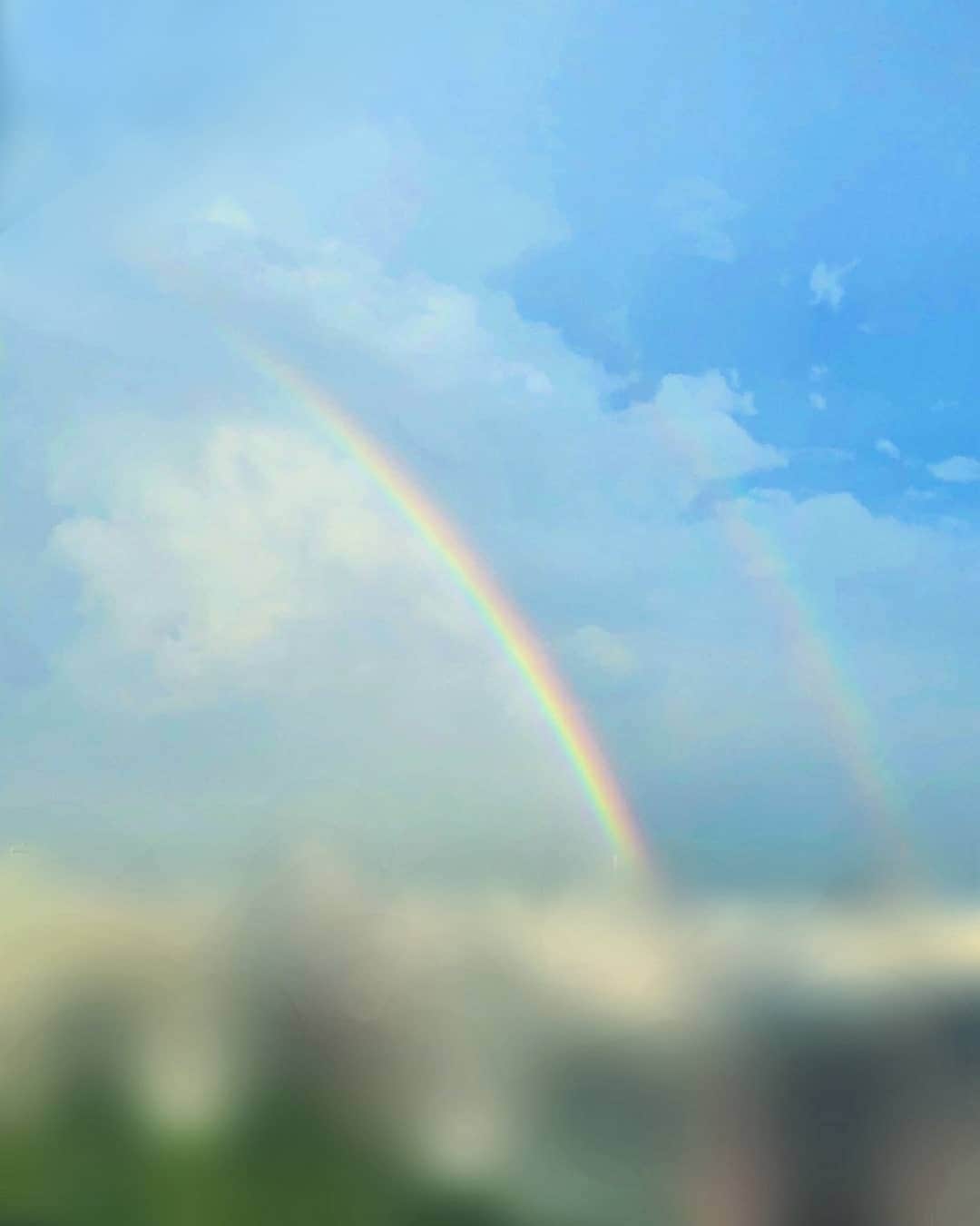 石田亜佑美さんのインスタグラム写真 - (石田亜佑美Instagram)「#虹 . . 雨のあと、 こんなに綺麗に虹が見れました . . . お裾分けです！ . . #rainbow  #picture  #空 #景色 #絵みたいな写真 #モザイク加工のせいかな🤔 #morningmusume20 #モーニング娘20 #石田亜佑美」8月13日 22時29分 - ayumi_ishida.official