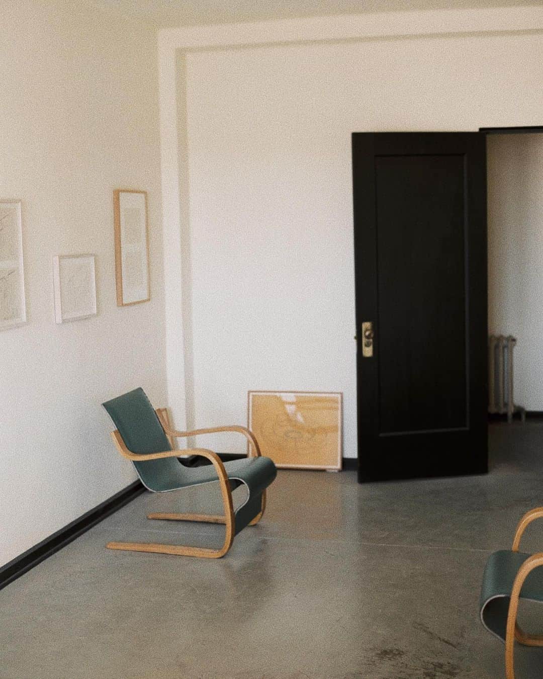C E R E A Lのインスタグラム：「Judd’s buildings in Marfa can feel like a museum of ‘specific objects’, frozen in time as a monument to one man. “But galleries and museums are so cold,” Rainer adds, “and the spaces Don created, the spaces we lived in, are warm”.  Permanent space - Donald Judd’s architecture in Marfa. From the archive, Cereal Volume 16, 2018.」