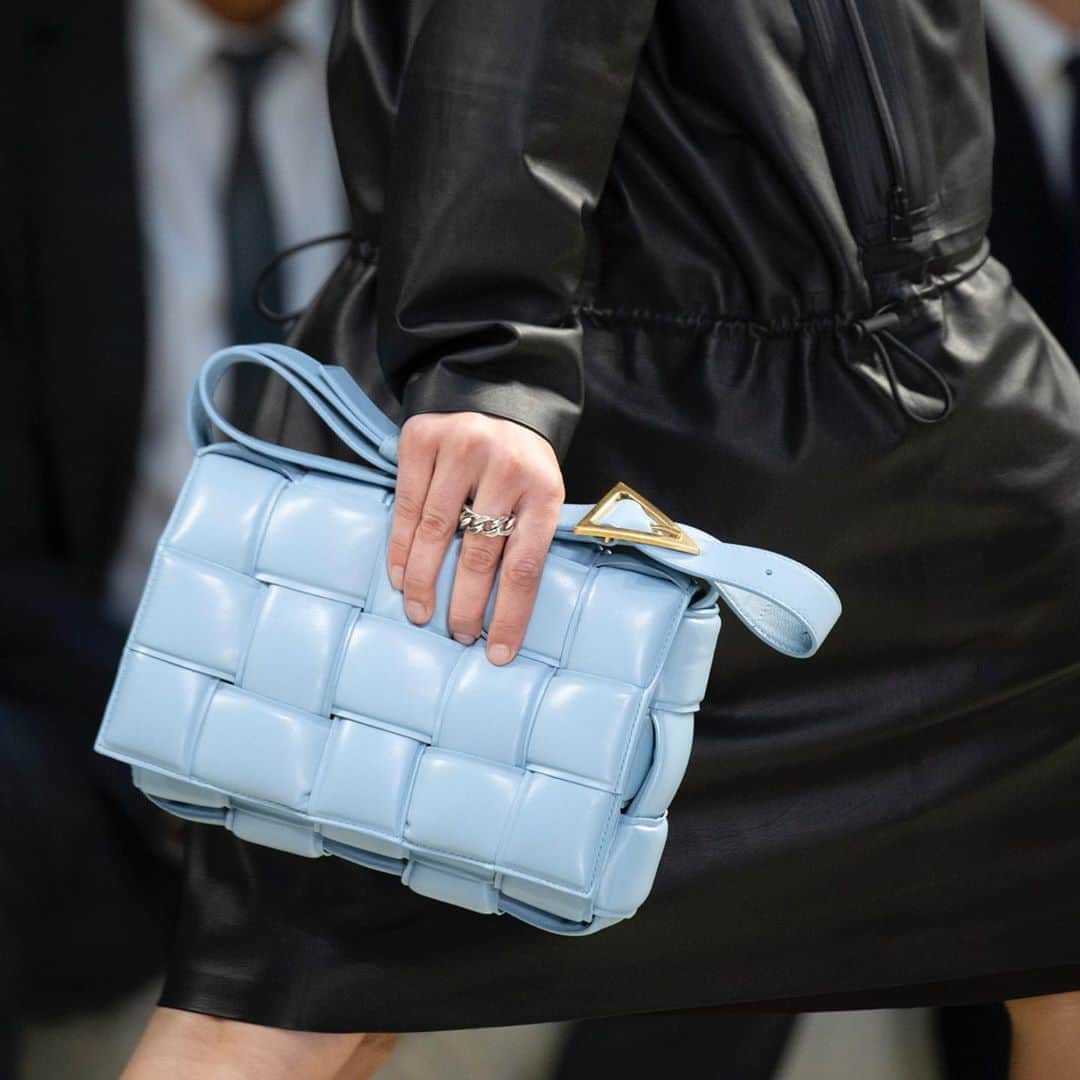 Vogue Italiaさんのインスタグラム写真 - (Vogue ItaliaInstagram)「Find at the link in bio our 10 favorite small bags from the Spring-Summer 20 season: from @MiuMiu and @BottevaVeneta to @Chanelofficial and @Fendi, see the full selection by @lauratortora_vogueit on Vogue.it」8月13日 22時36分 - vogueitalia