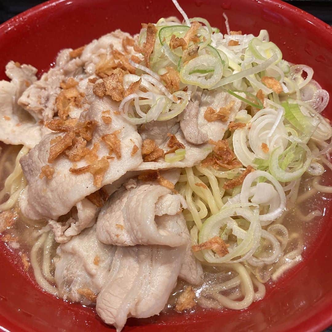佐藤竜雄のインスタグラム：「今日は意を決して #富士そば #バクテー #中華麺 をオーダー。「いいっすよー」と軽い感じでサクッと。これはイイ！図らずも今季初の #冷やし中華 でした！ #高円寺 #裏メニュー」