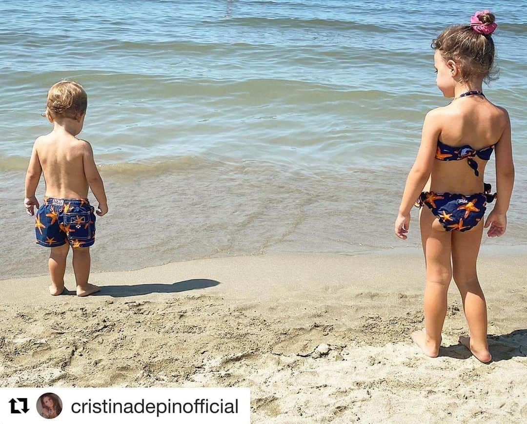 リッカルド・モントリーヴォさんのインスタグラム写真 - (リッカルド・モントリーヴォInstagram)「#Repost @cristinadepinofficial  ・・・ 💙🦑💗L’acqua così così...ma loro compensano 😜😄😍 #lamiabellezza #loro ##brotherandsister #summertime #summer2020 #ladepimom」8月13日 22時45分 - montolivo