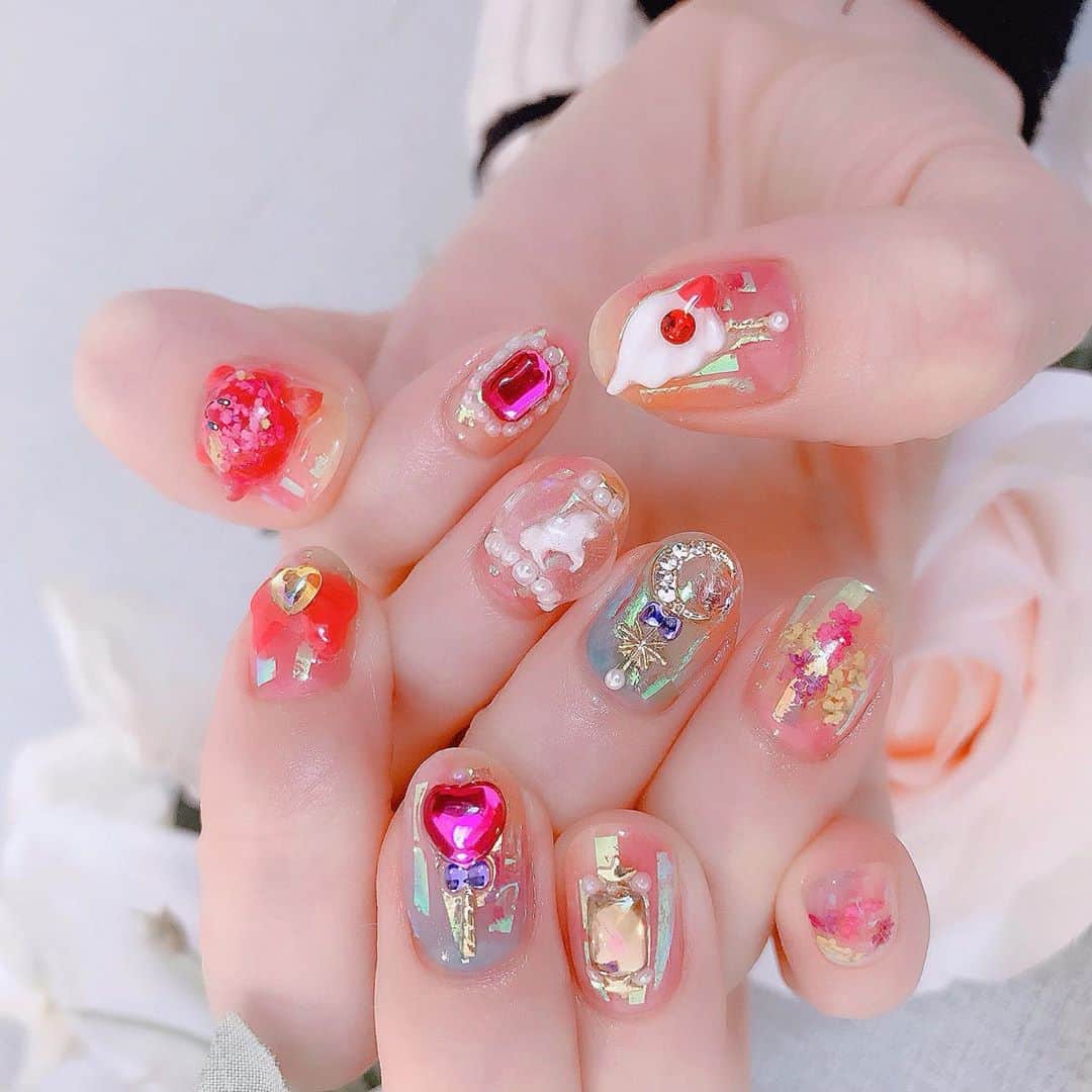 なかやまちえこさんのインスタグラム写真 - (なかやまちえこInstagram)「いつだって可愛い魔法少女ネイル✨⠀ #nail #nails #nailart #ネイル #美甲 #ネイルアート  #japanesenailart #manucure #japanesenails #manicurist #gelnails #أظافر #네일아트 #미용 #vẽmóng #ngườiđẹp  #เพ้นท์เล็บ #artedeuñas #เพ้นท์เล็บเจล #ジェルネイルデザイン #ネイルデザイン #senikuku #nagelkunst #魔法少女ネイル #ゆめかわ #ゆめかわネイル #kawaii #kawaiinails #ファンシーネイル #fancynails」8月13日 22時47分 - chiekonakayama