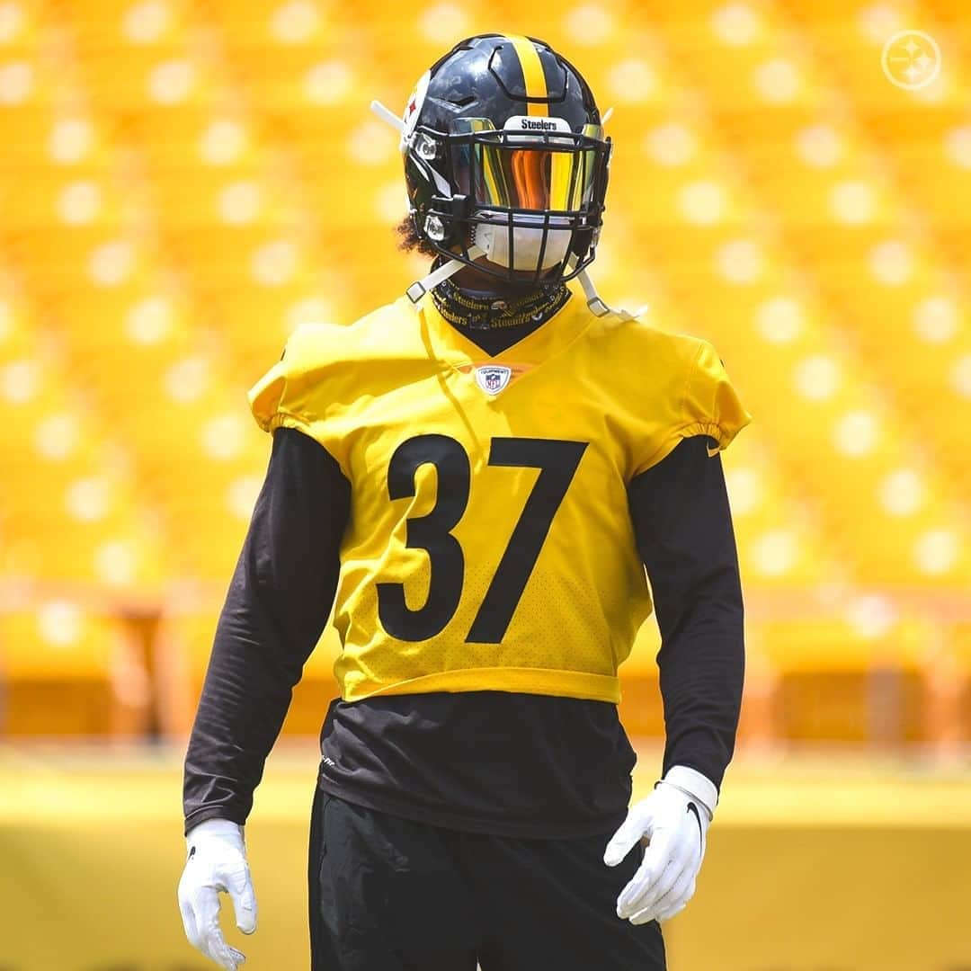 ピッツバーグ・スティーラーズさんのインスタグラム写真 - (ピッツバーグ・スティーラーズInstagram)「🔥 Visor heat 🔥 #SteelersCamp」8月13日 22時57分 - steelers