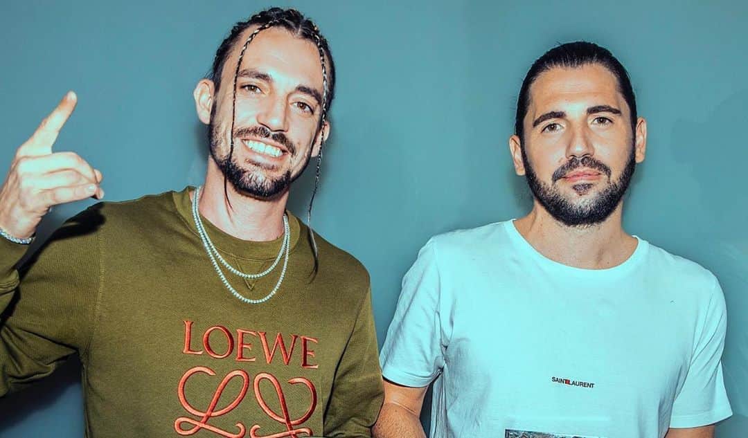 Dimitri Vegas & Like Mikeさんのインスタグラム写真 - (Dimitri Vegas & Like MikeInstagram)「Guys! Together with @velo.global we're having an "Ask Us Anything" live session on August 21st exclusively on the #VELOMaze! So... what do you want to know about us? Comment your questions below now👇🏽 Can’t wait to answer your crazy questions! Stay tuned for more details around the live session!」8月13日 22時52分 - dimitrivegasandlikemike
