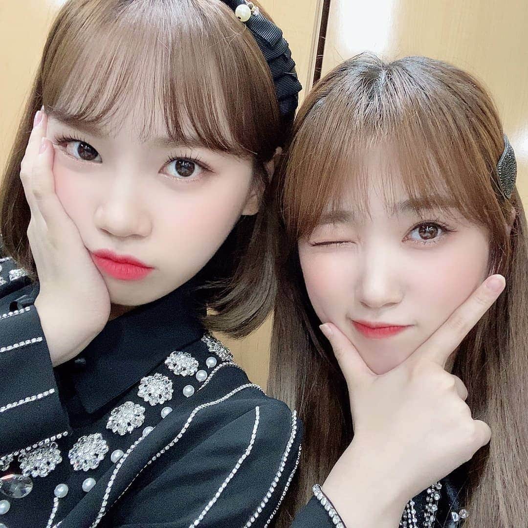 キム・チェウォンのインスタグラム：「[🥀]ㅡ; 위즈원~~~!! 소리바다 시상식에서 상 받았어요✨ 너무 행복하고 위즈원 정말 감사해요~!! WIZ*ONEー！ SORIBADA授賞式で賞頂きました！！！ すごく幸せです😌 WIZ*ONE本当にありがとうございます！ ㅡ 200813 © izone twitter #김채원 #채원 #아이즈원 #프로듀스48 #울림」