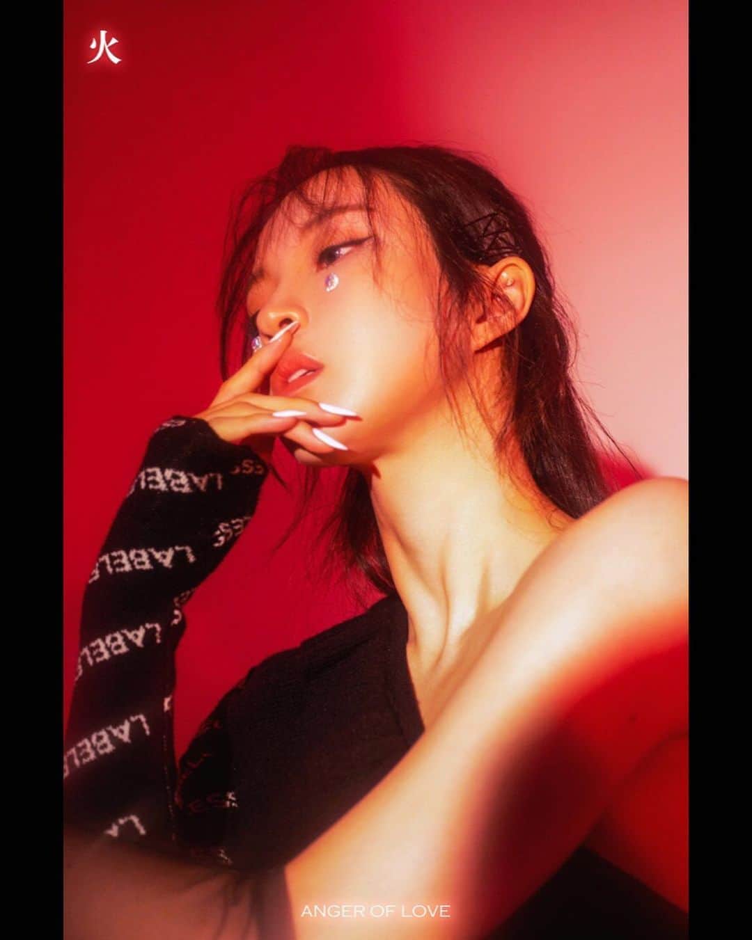 チョン・ジユンのインスタグラム：「🖤」