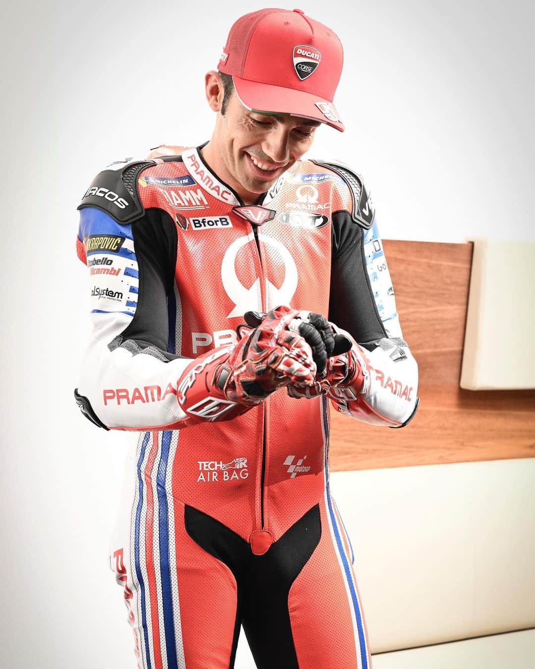 MotoGPさんのインスタグラム写真 - (MotoGPInstagram)「Trying the new leathers ✨ @michelepirro51 will replace @pecco63 at the #AustrianGP 🇦🇹 this weekend! #MotoGP #MP51」8月13日 23時08分 - motogp