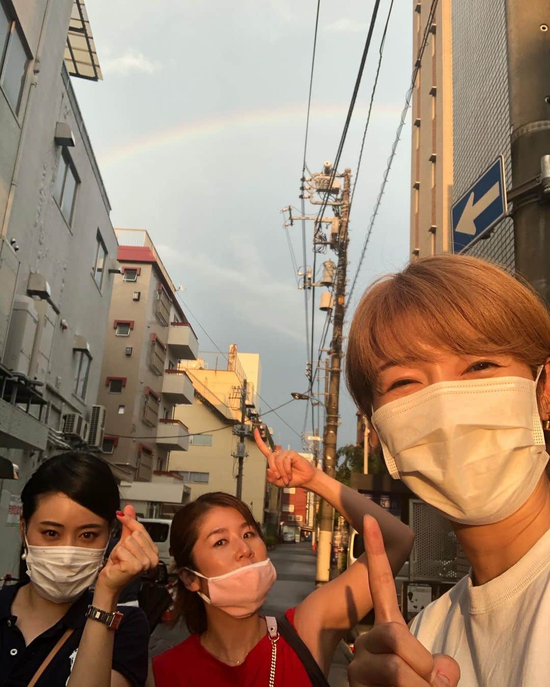 狩野舞子さんのインスタグラム写真 - (狩野舞子Instagram)「小さな幸せ🍀 ・ 「みんなで大きな虹見れた🌈」 いい事がありますように🥺🙏 ・ #小さな幸せ見つけ隊🐾  #虹 #二重虹 #🌈 #🌈🌈」8月13日 23時10分 - kanochan715