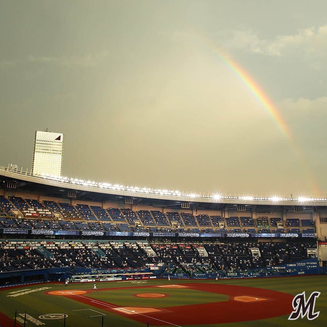 千葉ロッテマリーンズさんのインスタグラム写真 - (千葉ロッテマリーンズInstagram)「本日の試合前、雨上がりにZOZOマリンの空に虹がかかりました。#chibalotte #LuckyRainbow #MarinesWIN」8月13日 23時24分 - chibalotte