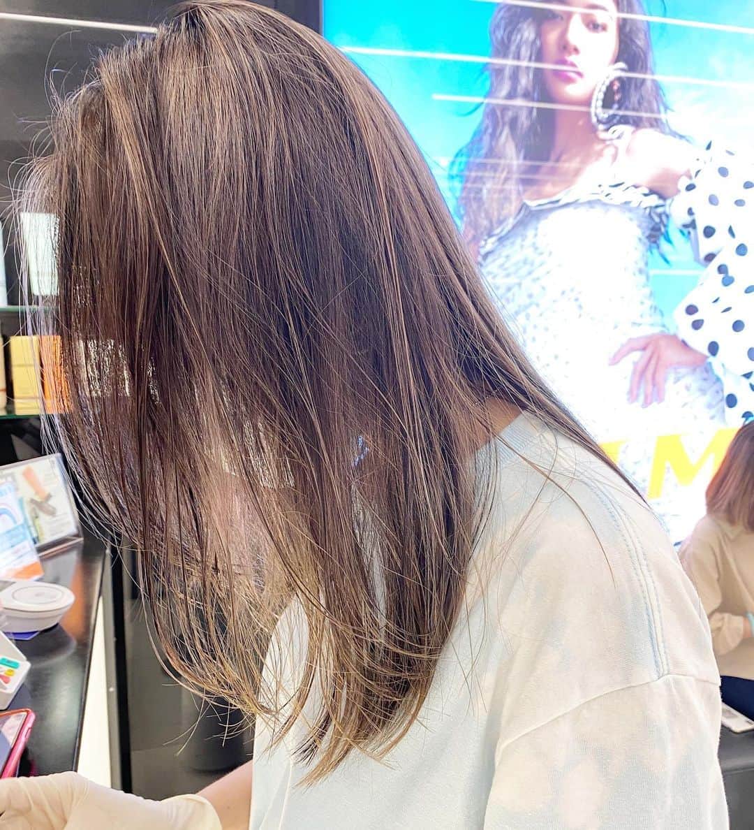 Sachiさんのインスタグラム写真 - (SachiInstagram)「Highlight & Lowlight & Neutral color . Mix感が可愛い。 (ハイライト部分のみしっかりブリーチしています。) . #shima#hair#ハイライト #shima_sachi」8月13日 23時25分 - sattyyyyy