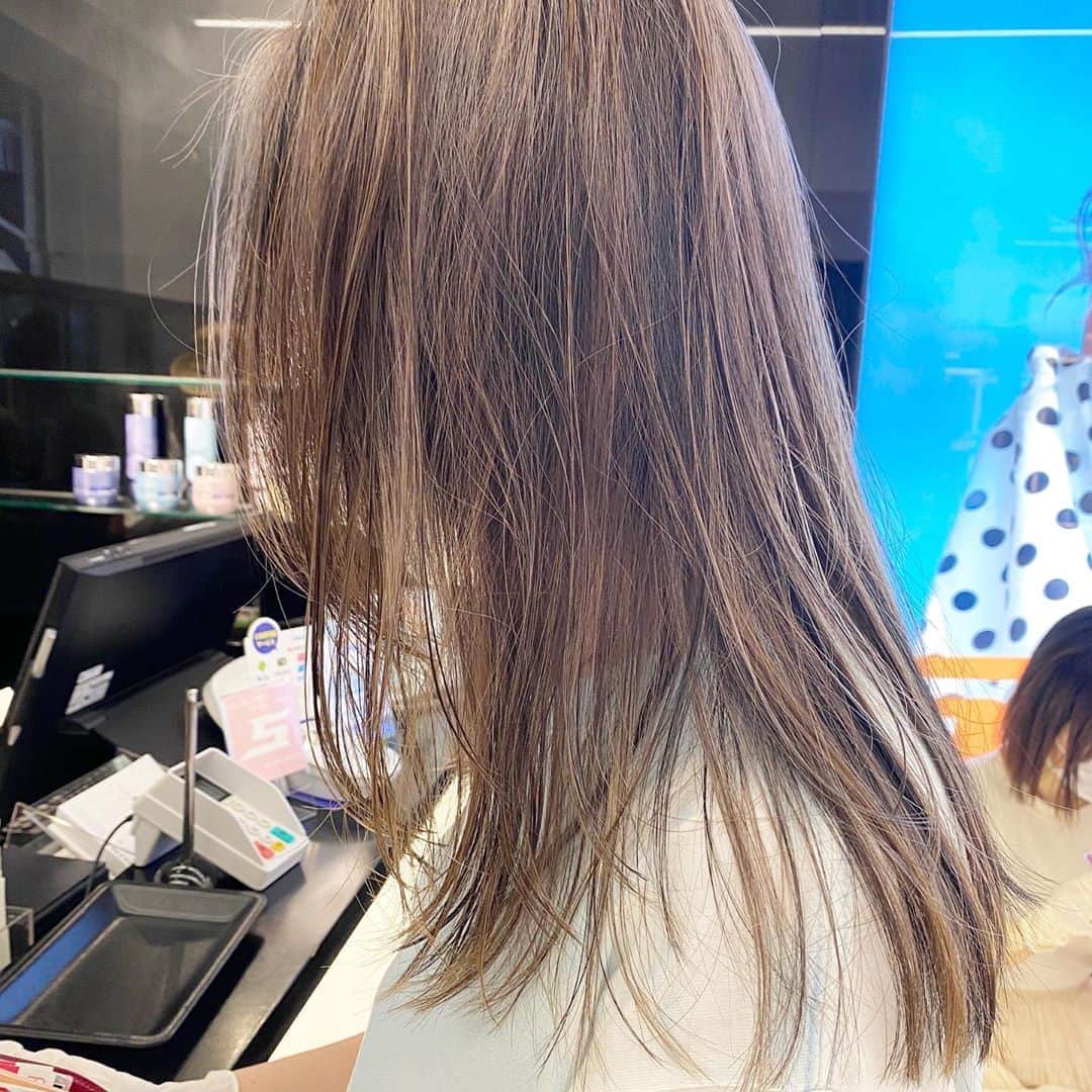 Sachiさんのインスタグラム写真 - (SachiInstagram)「Highlight & Lowlight & Neutral color . Mix感が可愛い。 (ハイライト部分のみしっかりブリーチしています。) . #shima#hair#ハイライト #shima_sachi」8月13日 23時25分 - sattyyyyy