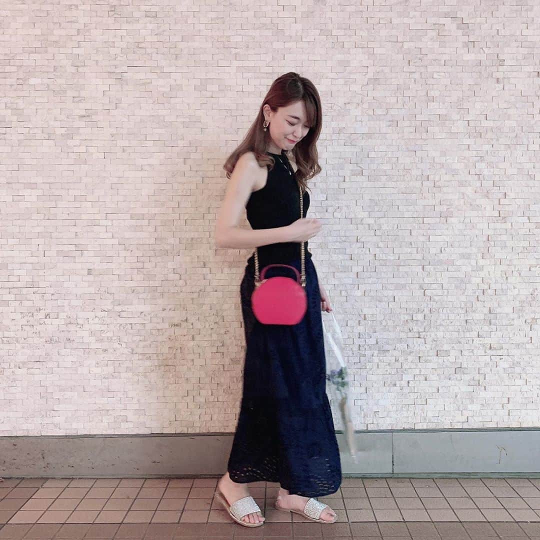 菊池かなこのインスタグラム：「. 今日も暑すぎる1日.. ダブルレインボー見れなくて残念🌈 . 少しは筋肉が付いたので💪 去年あまり着れなかった アメリカンスリーブのトップスを✨ . スカートは恐ろしくお得な @gu_for_all_ の👗 . 日焼けしてきたので @yagbeauty_official 渋谷院でまた #レーザートーニングしてます ☺︎ この時期はこまめに通うと 夏が終わった時も美白でいられるので👌 トーニングとピーリングセットでやってます🤍 . . ୨୧┈┈┈┈┈┈┈┈┈┈┈┈┈┈┈┈┈୨୧ #fashion#ootd#ファッション#今日のコーデ #コットンスカート#ロングスカート  #プチプラファッション#プチプラコーデ #フェミニン#フェミニンコーデ#160cmコーデ ##骨格ウェーブ#ブルベ夏#アラサーコーデ #夏ファッション#夏コーデ#ジユジョ#ジーユーコーデ #アメリカンスリーブ#アメスリ #yagbeautyclinic#yagbeauty」