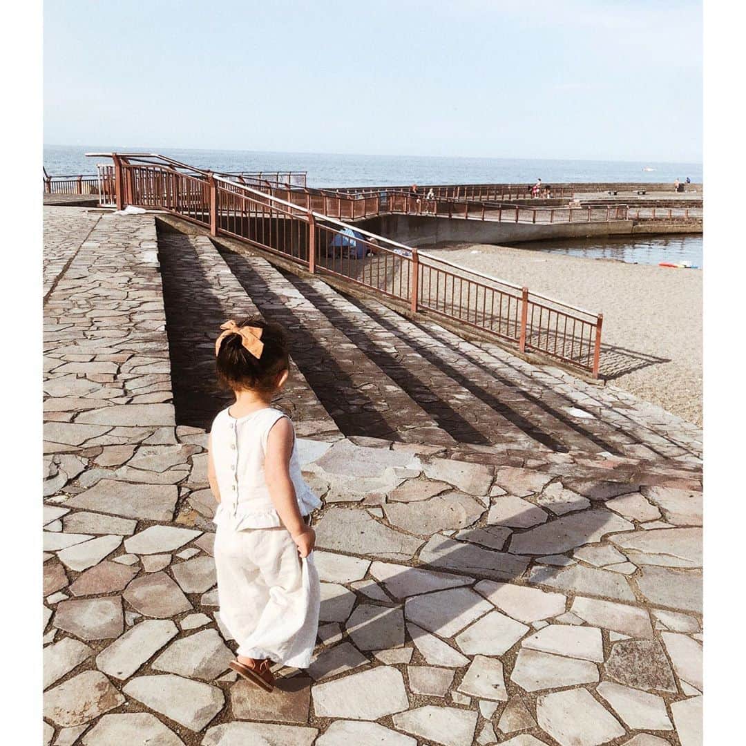 高園あずささんのインスタグラム写真 - (高園あずさInstagram)「今日で #1歳10ヶ月  娘の1歳の夏は今しかないから、こんな時でもできることを探して楽しませてあげたいな🌻  お友だちとも会えて嬉しかったねぇ〜🍎りゅうちゃん、リナちゃん、しぃちゃん、ありがとう😚💛 #夏休み  #ichika_ #1y10m #mygirl  #azusatakazono_旅」8月13日 23時30分 - azusa_takazono
