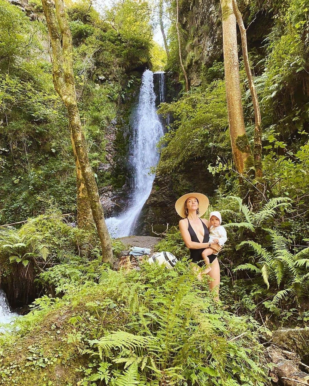 アリゾナ・ミューズのインスタグラム：「Not a lot of WiFi but so much connection 🌳」