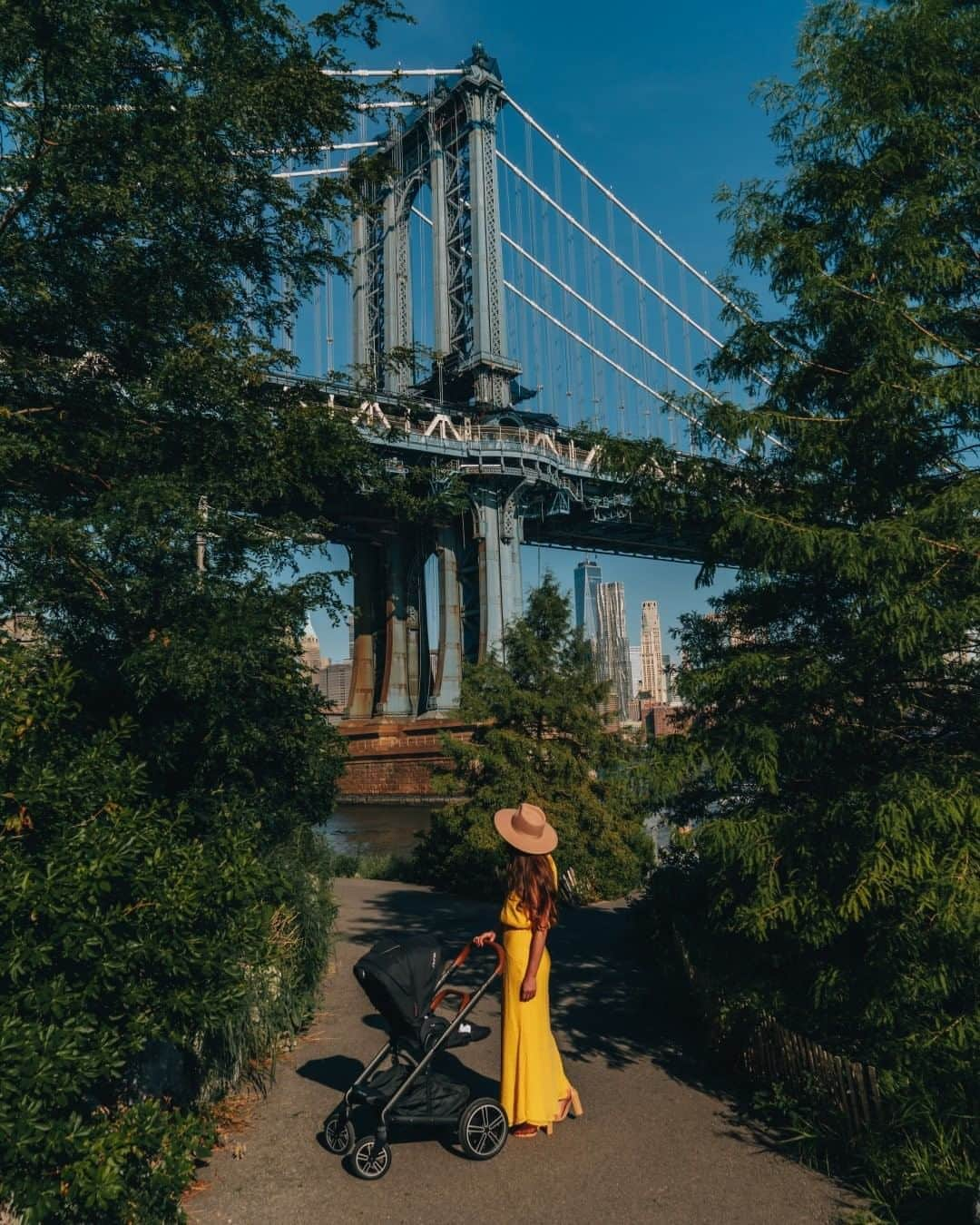 nunaさんのインスタグラム写真 - (nunaInstagram)「Strolling in style in the brand new MIXX™ next in caviar 🙌🏻☀️ Available now @Nordstrom and with their exclusive Threaded fashion included in the Nordstrom Anniversary event!   📸: @khemric thanks for sharing, we are loving your chic style 💛  . . . #Nordstrom #NordstromAnniversary #mixxnext #nuna」8月13日 23時35分 - nuna_usa