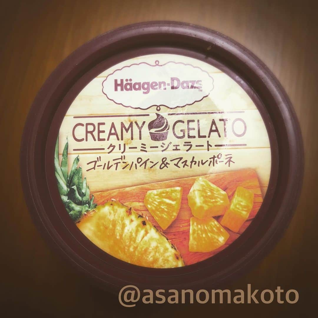 asanomakotoさんのインスタグラム写真 - (asanomakotoInstagram)「Have a safe summer vacation at home🏡😋✨ Let's all overcome the crisis with a smile👋😆✨ #haagendazs #HäagenDazs #haagen_dazs  #love #haagendazsid  #ice #icecream #icecreams #iceart #smile #happy #instafun #instapop #instacool #instagood #instaice #instaicecream #instafollow #gelato #香味ロースト #sorriso #ハーゲンダッツ #アイスクリーム #カップアイス  #instafood #photooftheday #webstagram  #tagsforlikes #하겐다즈 #ゴールデンパインアンドマスカルポーネ」8月13日 23時39分 - asanomakoto