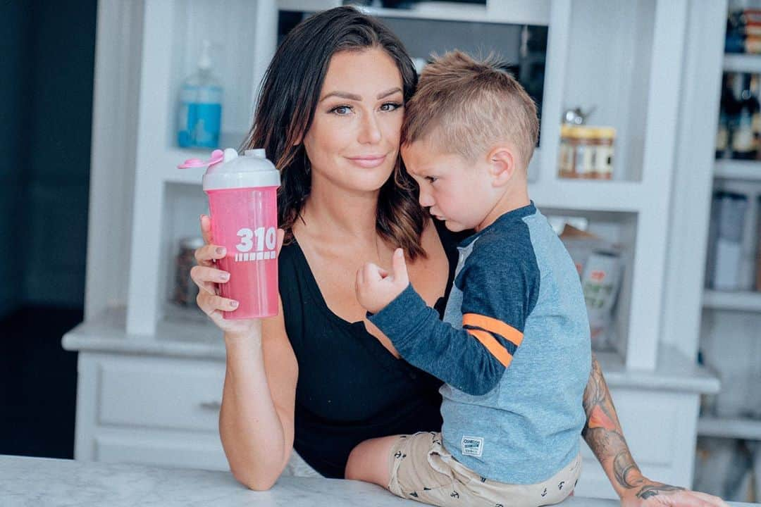 ジェイワウさんのインスタグラム写真 - (ジェイワウInstagram)「Greyson's making sure there's no sugar in my #310shake 😂 @310nutrition's new organic vegan shakes are still plant-based, gluten-free with 0 sugar and 15g of protein. They have new deals every week and you can save a little more on your health journey using code "JENNI10" at 310Nutrition.com #310ad #organicfood #superfood」8月13日 23時48分 - jwoww