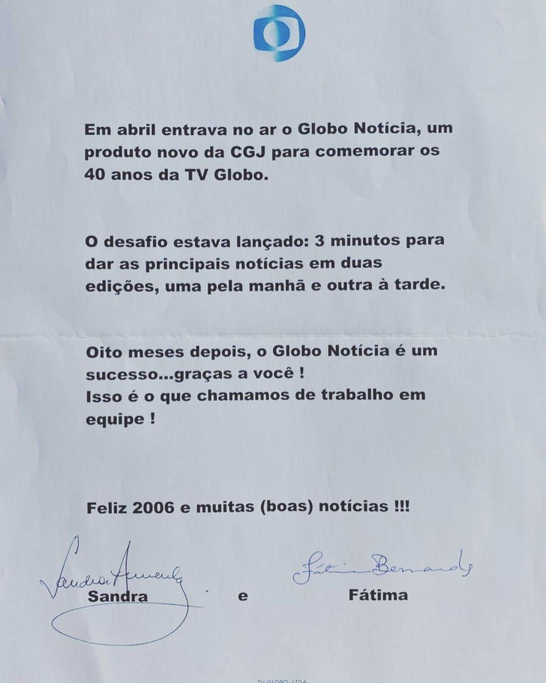 ファチマ・ベルナルデスのインスタグラム：「A gente trabalhou por muito tempo juntas, mas mesmo qndo estávamos longe mantínhamos a sintonia e a parceria. Hj recebi essa foto da minha amiga @sandra.annenberg.real relembrando esse momento em que ela, de São Paulo,  e eu, do Rio de Janeiro, apresentávamos o Globo Notícia. Adorei a lembrança. E a proposta de postarmos juntas esse nosso agradecimento. Saudade de você, Sandra. #TBT」
