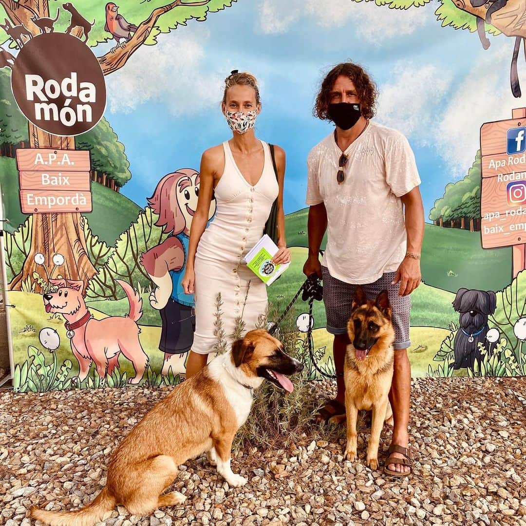 カルレス・プジョルのインスタグラム：「Dana ya es oficialmente de la familia. En @apa_rodamon_baix_emporda hay muchos perros en adopción esperando una familia, #NoCompresAdopta #AdoptDontShop」