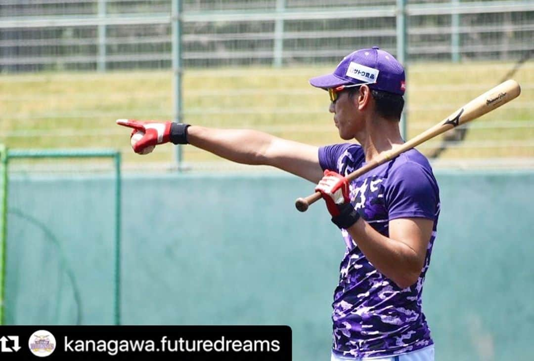 荒波翔さんのインスタグラム写真 - (荒波翔Instagram)「今日は神奈川フューチャードリームス練習日⚾️ ここ最近、暑い中選手は頑張って練習しています🥵 有観客も始まりましたので是非応援に来てください🙇‍♂️ . アンダーシャツはお気に入りの @activem_japan フューチャードリームスカラーのパープルを作ってくれました🤗 9月頃から一般販売もするみたいなので是非チェックしてみてください！！ ちなみにベイスターズカラーも使ってます👍 . #神奈川フューチャードリームス  #アクティブーム  #独立リーグ #パープルカラー  #暑さ注意  #熱中症注意  #真夏  #有観客試合」8月14日 0時07分 - shoshoshonosho.4